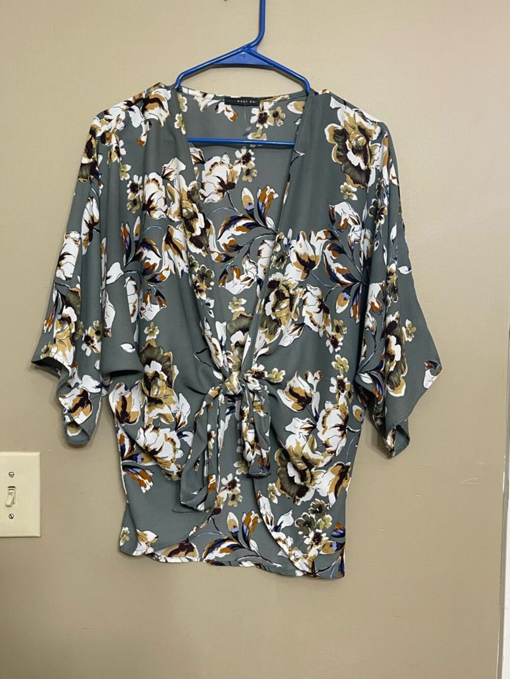 West Kei Women’s Green Floral Tie Front Kimono Small